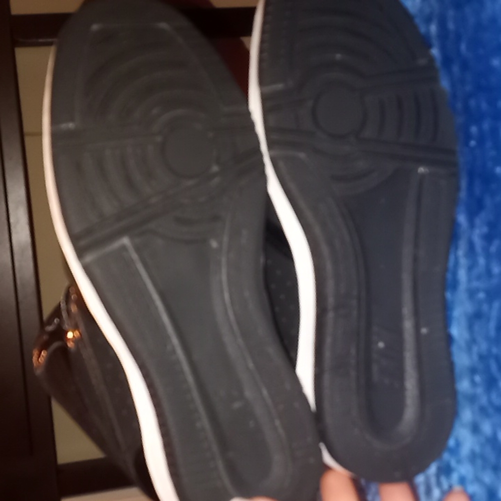 Nikes - Picture 6 of 6